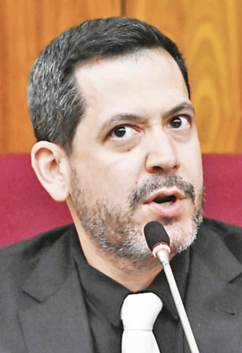 Raúl Latorre, cartista.