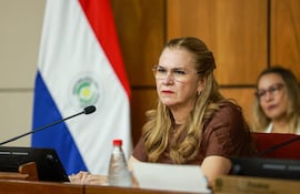 María Teresa Barán, ministra de Salud en la reunión de la comisión de Hacienda y Presupuesto de la Cámara de Senadores.