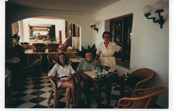 Mario Benedetti y Diane Denoir en Puerto Pollença, Mallorca, el 14 de septiembre de 2000. Archivo personal de Diane Denoir.