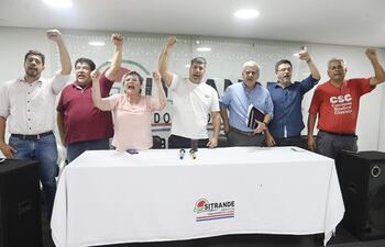 Dirigentes de base de obreros y de jubilados rechazan plan de supervisión de pensiones y convocan a una manifestación masiva para el miércoles