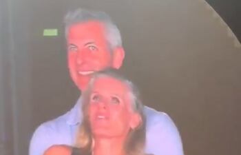 Andy Byron, director ejecutivo de la empresa de software Astronomer, y Kristin Cabot, directora de Recursos Humanos de la misma firma.