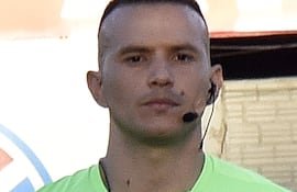 Derlis Omar Benítez (30 años), árbitro del partido entre Ameliano y Olimpia, celebrado en el estadio de Nacional.