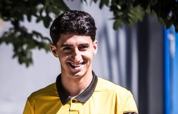 Enzo Agustín Manzur (25 años), mediocampista de Guaraní.