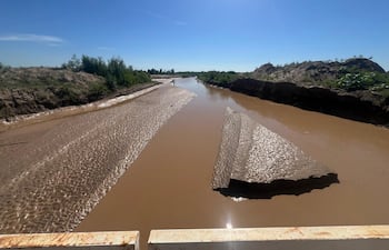 El río Pilcomayo se desbordó el fin de semana y aisló a numerosas familias.