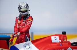 Con los colores de la bandera paraguaya, el piloto Joshua Duerksen, nos representa una vez más con la marca país en la FRECA.