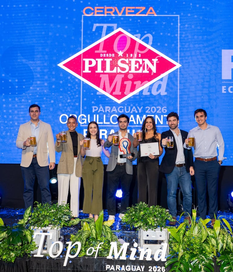 Directivos de Cervepar subieron al escenario para celebrar este nuevo logro de Pilsen.