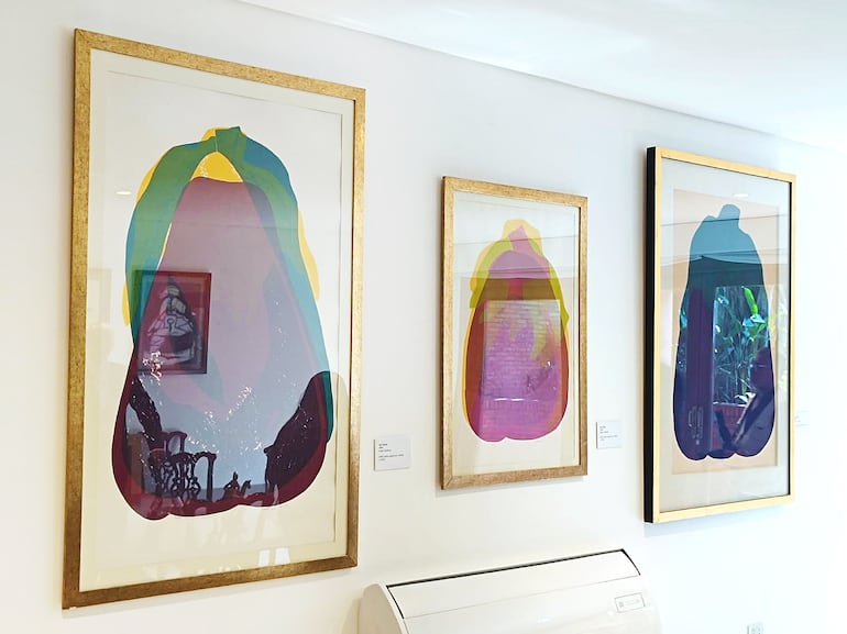 Tres grabados de la artista Edith Jiménez son expuestos en la Residencia de la Embajada de España, en el marco de la muestra Arte en Residencia.
