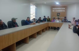 La reunión de lideres de las comunidades indígenas y las autoridades se desarrolló en la sede de la Gobernación de Curuguaty