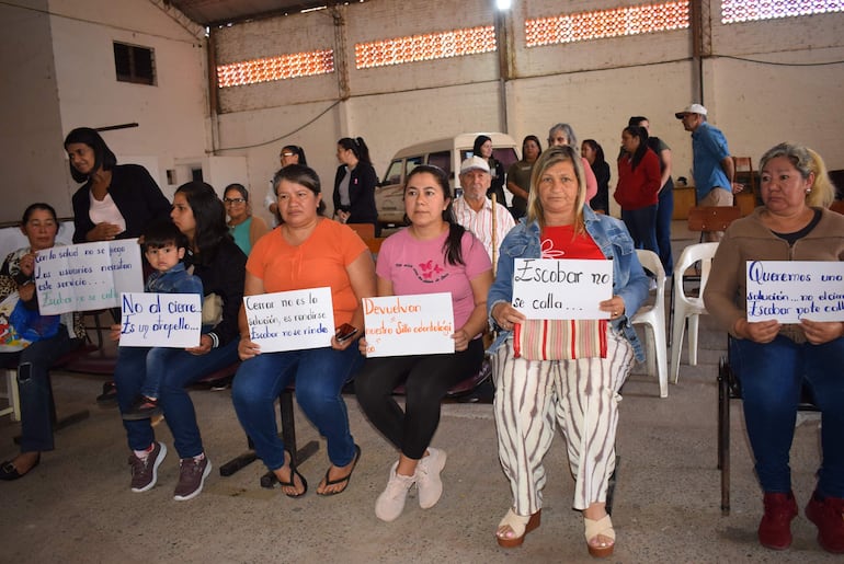Pobladores del distrito de Escobar protestan por la construcción de un nuevo Centro de Salud en el aula de una comunidad.
