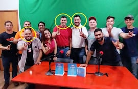 Juan Roberto Villaverde y Fabio Morales recibieron a Santiago Peña en la oficina de Comunik, en Coronel Oviedo, Caaguazú.