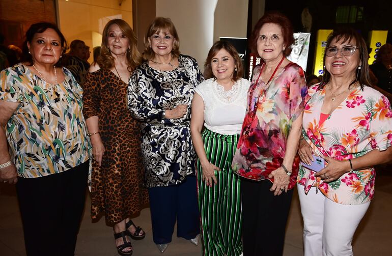 Dina de Chamorro, Mirian Verdún, Susana Altieri, Rosi Bello, Yolanda Mereles y Antonia Balmori.