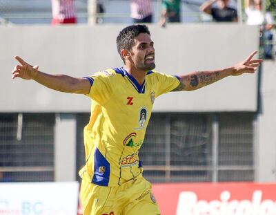 Santiago Mathías "Fibra" Santacruz Brítez (28 años), autor de un golazo para el Deportivo Capiatá.