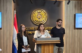 Los diputados opositores Johanna Ortega y Raúl Benítez piden informes sobre la Caja Parlamentaria.