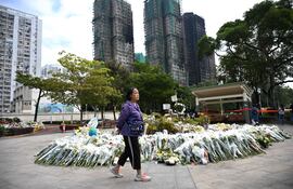 Lugar donde se realizó una conmemoración a las víctimas del incendio en Wang Fuk Court, Hong Kong, China.