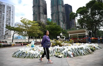 Lugar donde se realizó una conmemoración a las víctimas del incendio en Wang Fuk Court, Hong Kong, China.