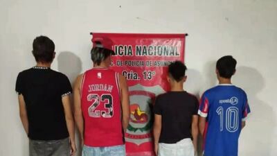 Entregó a sus dos hijos adolescentes tras cometer un asalto en el cerro Lambaré