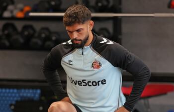 Omar Federico Alderete Fernández (28 años), defensor paraguayo que milita en el Sunderland de la Premier League de Inglaterra.