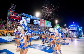 El staff artístico y el trío eléctrico de Munich Ultra dominan el sambódromo de Encarnación animando cada sábado.