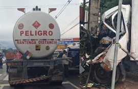 Tres personas alrededor de un camión cisterna con cartel de peligro, y un camión de carga con daño visible tras la colisión.