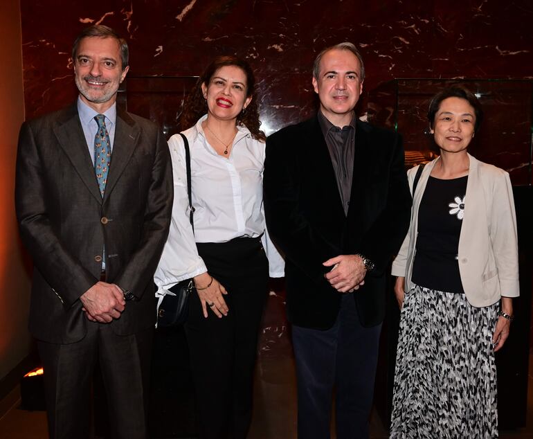 Carlo Bruni, Ingrid y Fernando Beconi y la embajadora de Japón Yoshie Nakatani.