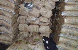 Las bolsas de cocaína estaban entre las bolsas de azúcar.