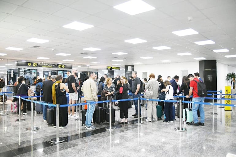 Zona de control de seguridad en el aeropuerto Silvio Pettirossi.