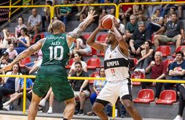 Charles Hinckle, en el gran triunfo contra Baurú de Brasil. Los Kings serán de nuevo anfitriones.