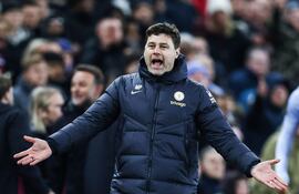 (FILES) Chelsea's Argentinian head coach Mauricio Pochettino reacts during the English Premier League football match between Aston Villa and Chelsea at Villa Park in Birmingham, central England on April 27, 2024. Pochettino has agreed terms to become the new coach of the US national team, according to multiple reports on August 15, 2024. The Athletic and ESPN reported that unnamed sources confirmed Pochettino, who parted ways with English Premier League side Chelsea in May, would replace Gregg Berhalter as boss. (Photo by Darren Staples / AFP) / RESTRICTED TO EDITORIAL USE. No use with unauthorized audio, video, data, fixture lists, club/league logos or 'live' services. Online in-match use limited to 120 images. An additional 40 images may be used in extra time. No video emulation. Social media in-match use limited to 120 images. An additional 40 images may be used in extra time. No use in betting publications, games or single club/league/player publications. /