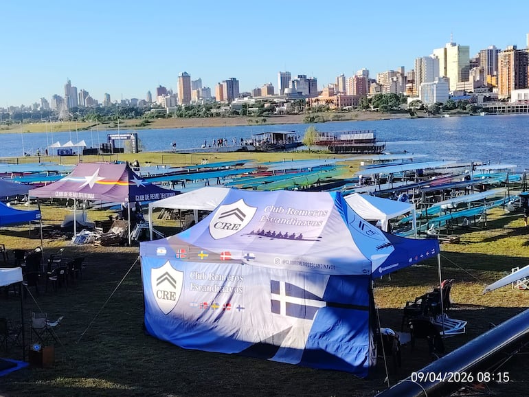Espectacular vista del club, con los distintos equipos que copan la playa mbigüense.