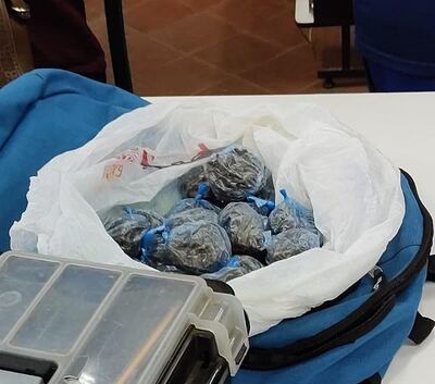 Marihuana que fue encontrada en el interior de la mochila de un alumno.