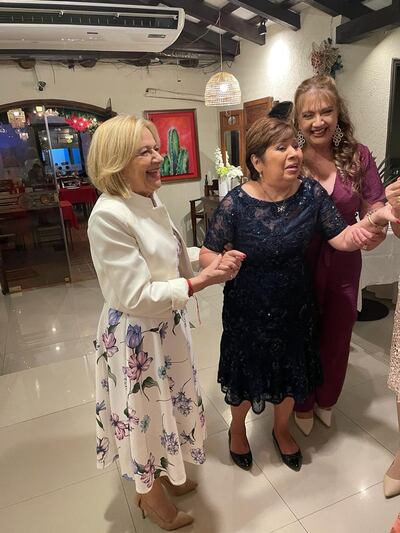 Alicia Pucheta en cena de Asociación de Magistradas del Paraguay.