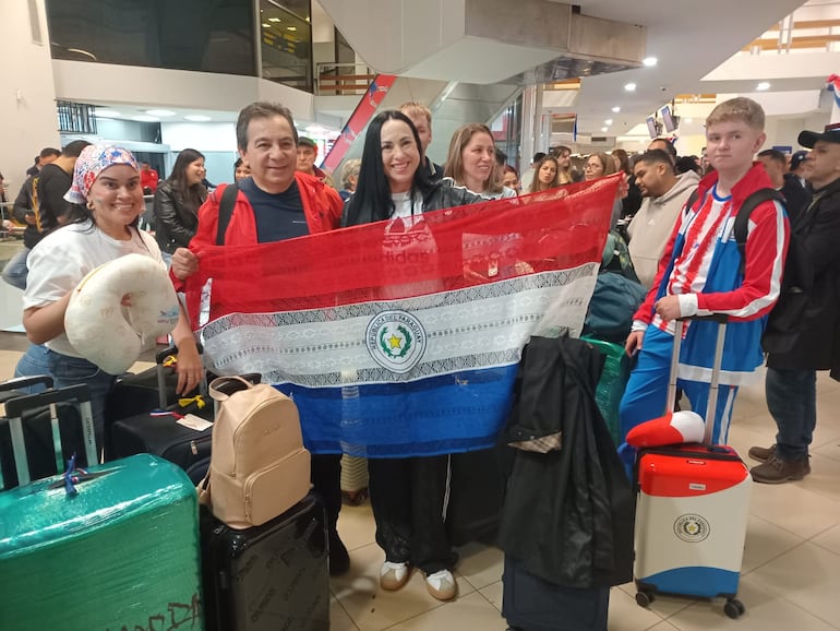 Cientos de hinchas parten a Estados Unidos para alentar a Paraguay en el Mundial