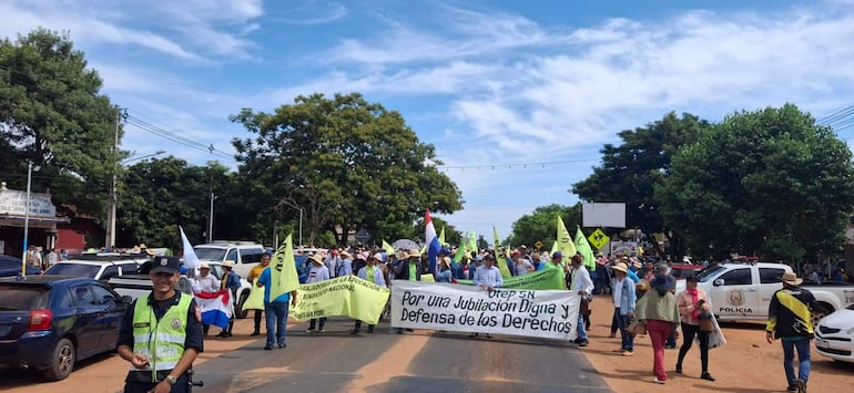 La imagen corresponde a la medida de protesta  realizada en Liberación por parte de los docentes, pero también hubo manifestación en Santa Rosa del Aguaray y Capiibary 

