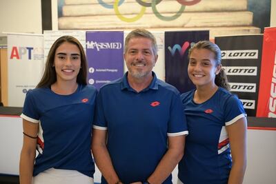 Victoria López (i), el capitán Alfredo de Brix y Catalina Delmás, presentes ayer en la presentación.