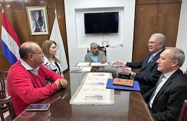 Llamativa breve reunión privada entre IPS y la Fiscalía General.