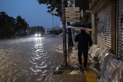 Una calle inundada en la ciudad de Volos, Grecia, el miércoles.
