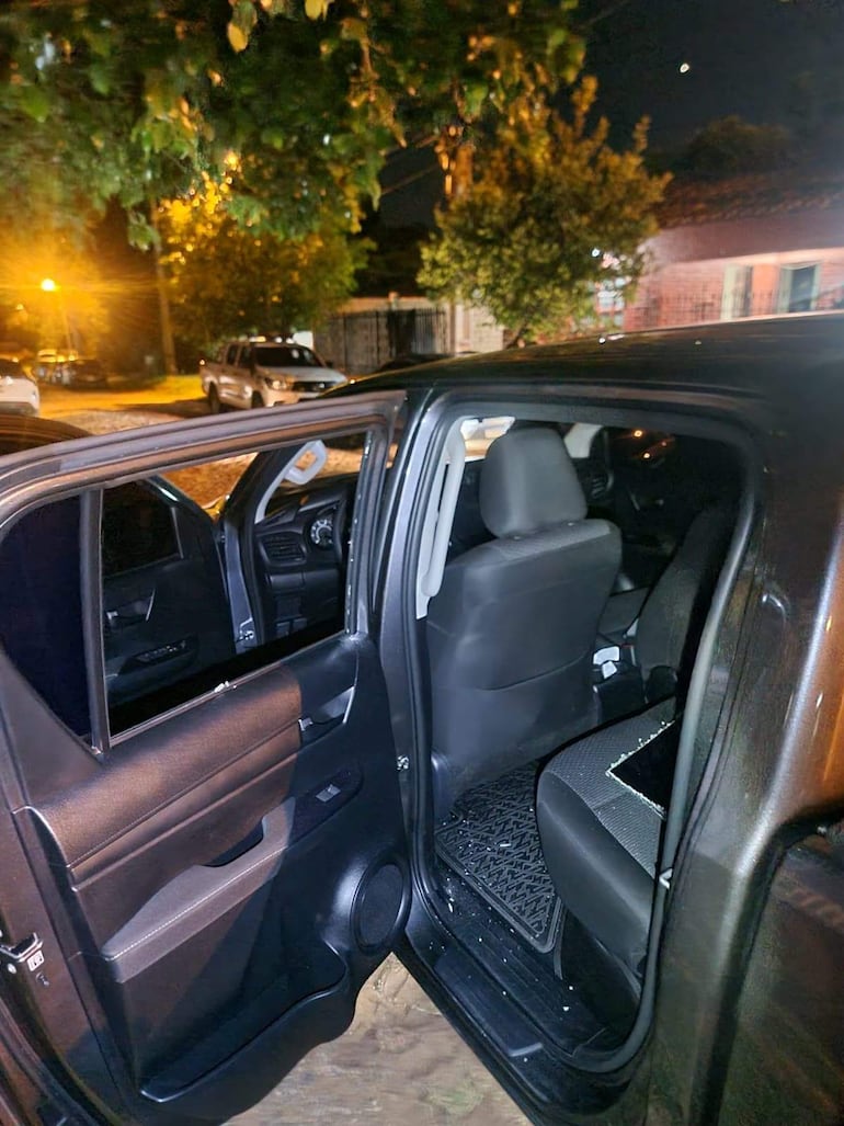 Tortoleros rompen ventanilla de una camioneta y se llevan G.12.500.000 en Paraguarí.