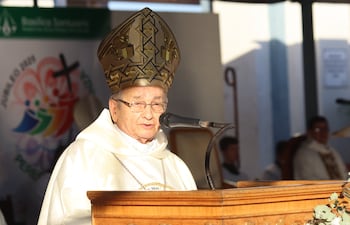 Monseñor Mario Melanio Medina, presidió la misa en la basílica de Caacupé.