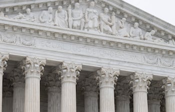 Corte Suprema de EE.UU. examina el derecho a la ciudadanía por nacimiento.