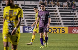 Rodrigo Rojas, futbolista de Sportivo Luqueño, en el partido frente a Sportivo Trinidense por los octavos de final de la Copa Paraguay 2024 en el estadio Conmebol, en Luque, Paraguay.
