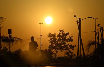 Meteorología pronostica una jornada de domingo calurosa y con probabilidades de chaparrones y actividad eléctrica en varios puntos del país.