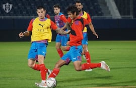 El lateral Alan Benítez y el zaguero Alexis "Pulpito" Duarte, cuando formaban parte del plantel de Cerro Porteño, ahora pueden volver a coincidir en Libertad.