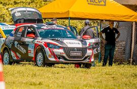 El Peugeot 208 Rally4, de Fabián Herrera y Marco Méndez, recibió ayer el ok en las verificaciones.