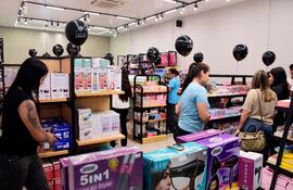 Un surtido de artículos está disponible en Shopping Lion, que acaba de inaugurarse en el Shopping Mariano.