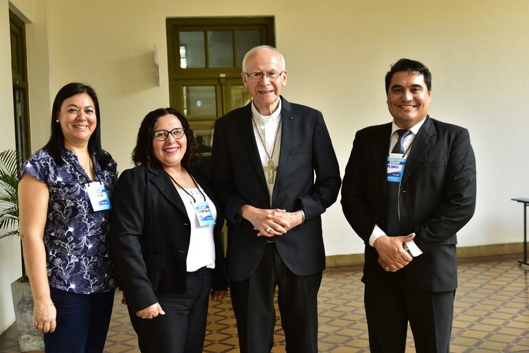 Marta Guerrero, Teresa O' Hinggins, Monseñor Joaquín Robledo y Pedro Portillo.