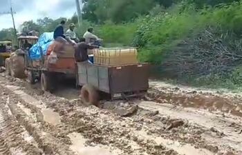 En siete días de viaje, pudieron completar 100 km, aún le faltan otros 35 km para llegar a María Auxiliadora, donde se espera con ansias las mercaderías, debido al desabastecimiento.