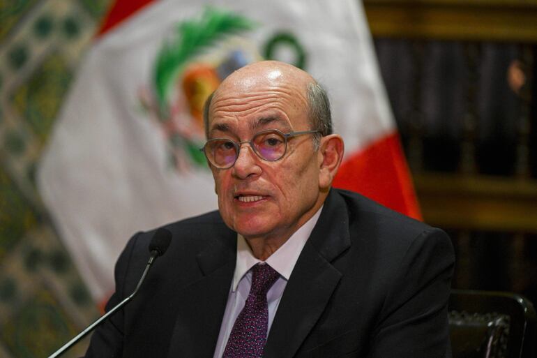 Hugo de Zela, canciller de Perú. Renunció hoy por desacuerdos en la compra de aviones caza F16 de Estados Unidos. 