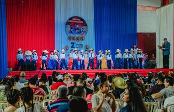 Excelente participación de los niños en el festival Paraguayoite