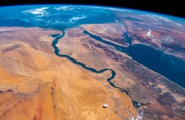 Vista aérea del río Nilo, el mar Rojo y el mar Mediterráneo.
