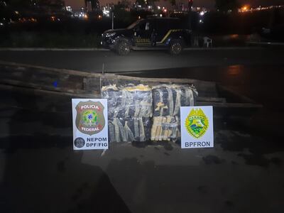 La embarcación con la droga fueron llevados a la sede de la Policía Federal.